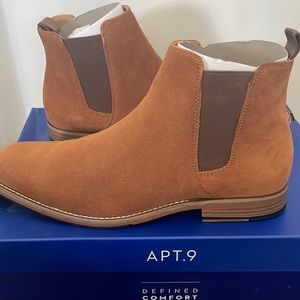 Mens Size 9 Suede Boots NEW